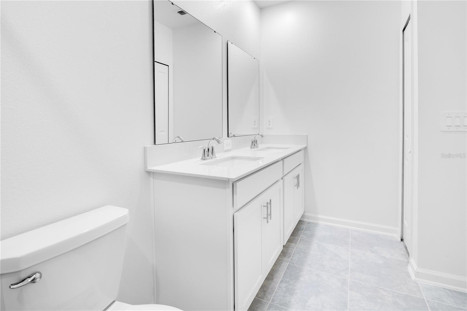 Image 30 of 44 For 2671 Armstrong Avenue A