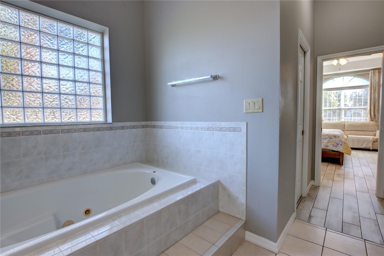 Image 25 of 39 For 3201 Site To See Avenue