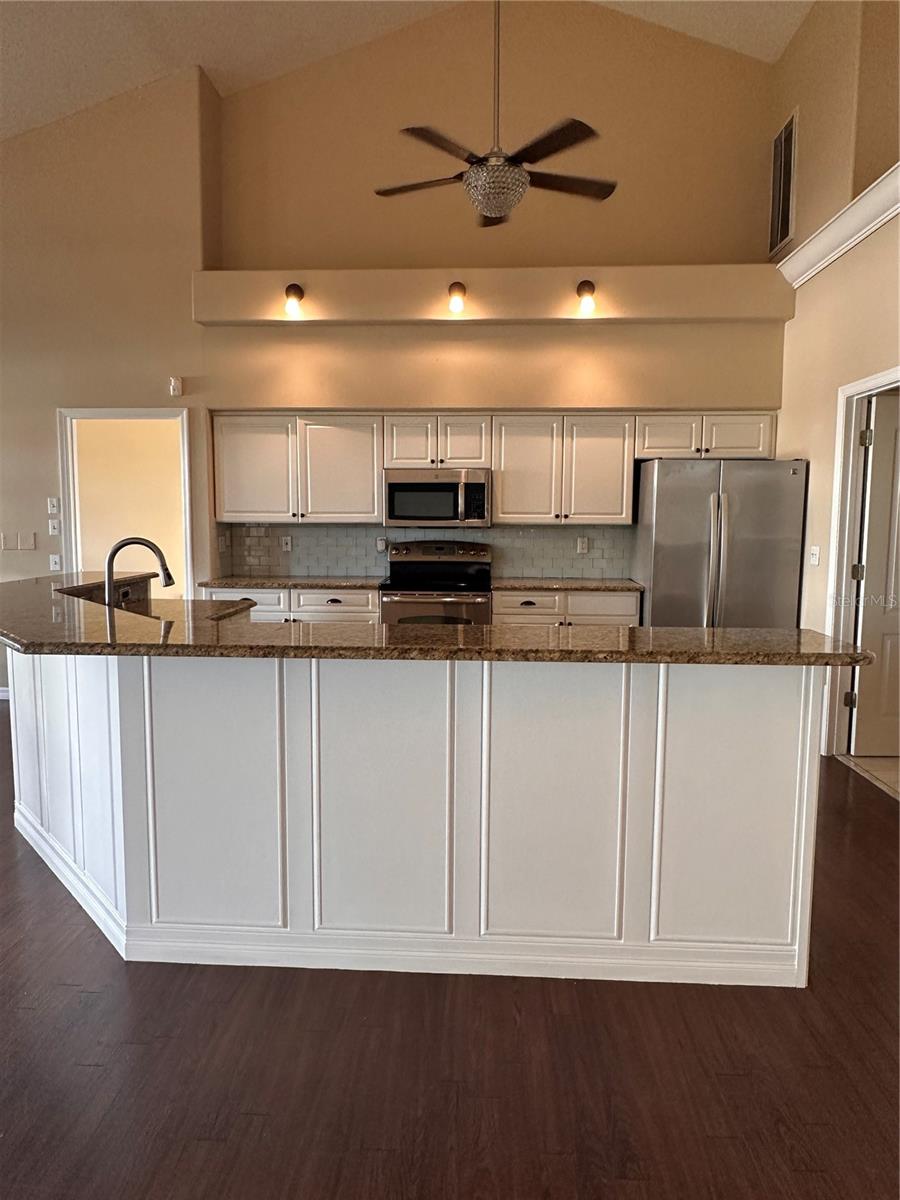 Image 18 of 38 For 41515 Silver Drive