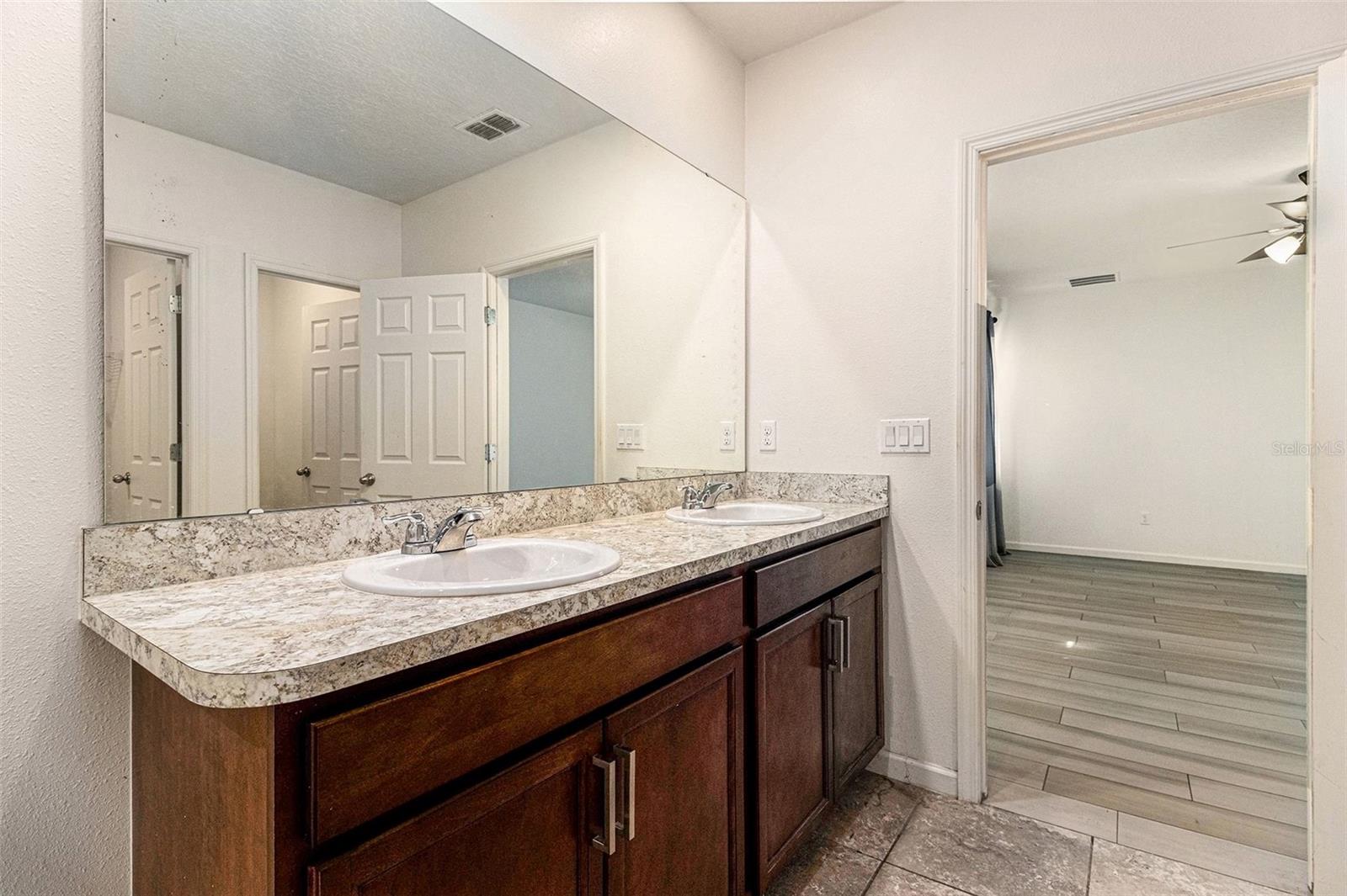 Image 15 of 25 For 769 Forest Trace Circle