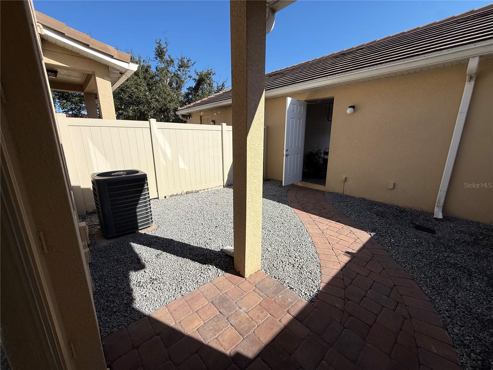 Image 21 of 27 For 7605 Ripplepointe Way