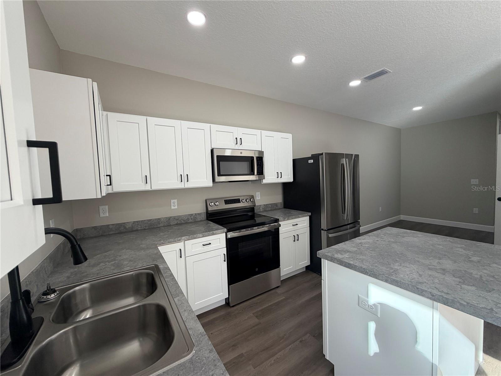 Image 7 of 17 For 1418 Magnolia Loop 102