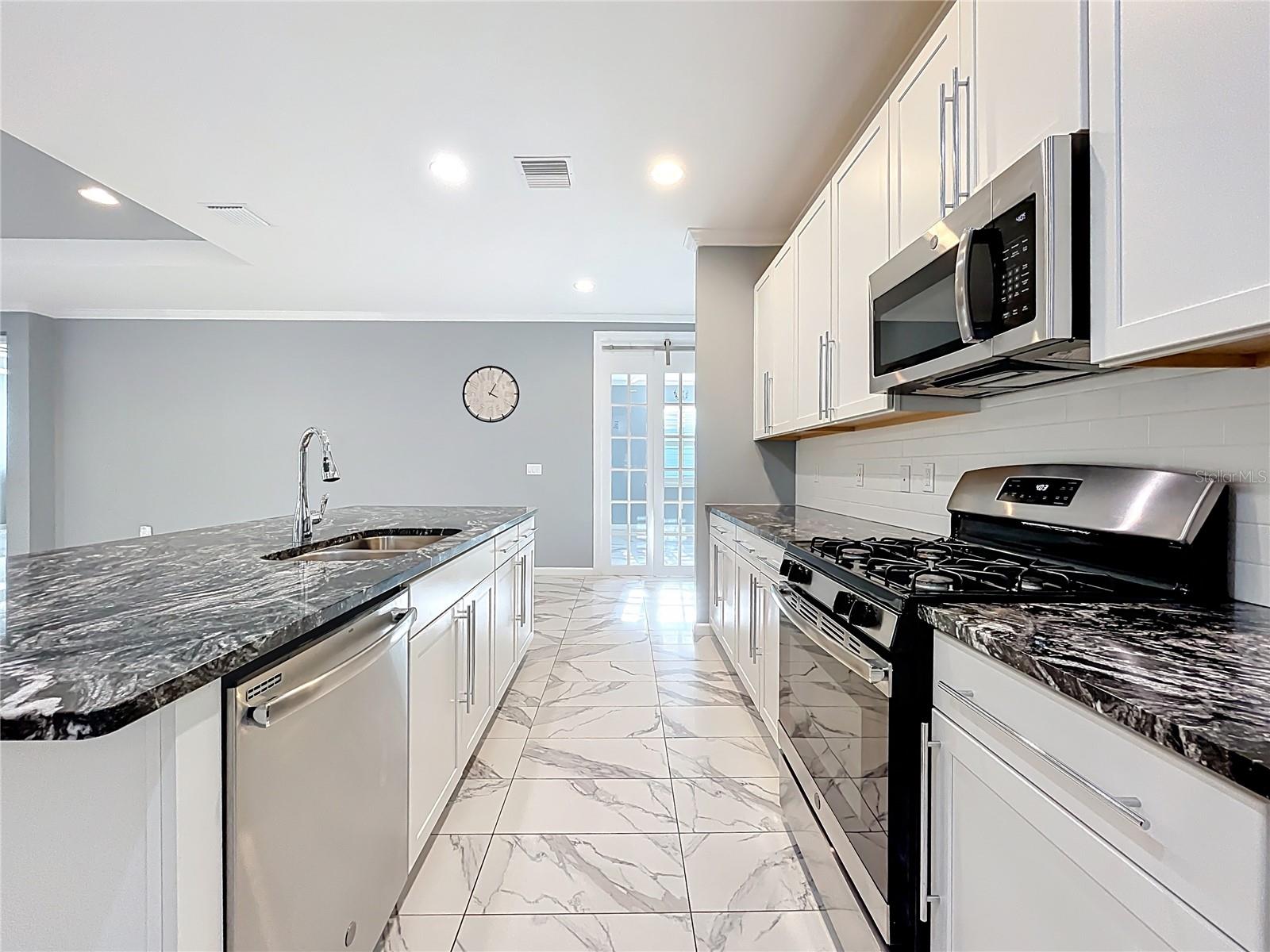 Image 21 of 91 For 295 Northcote Court