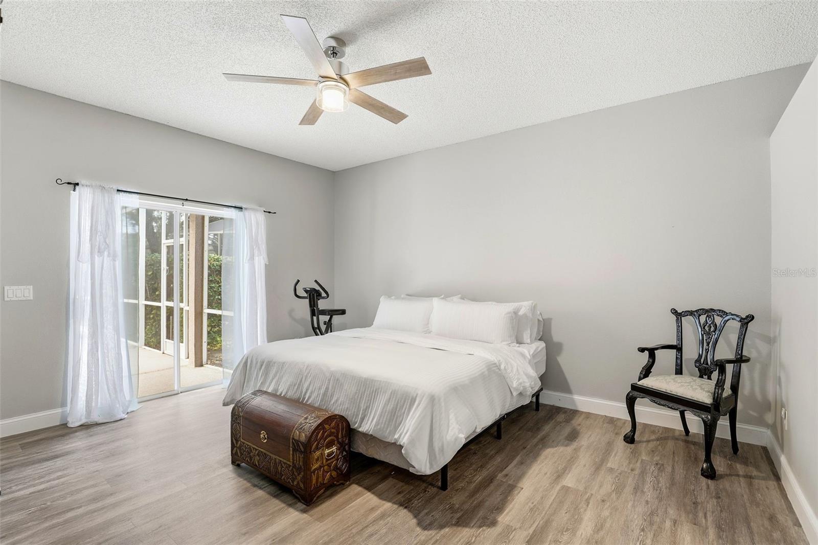 Image 22 of 49 For 2424 Stone Cross Circle