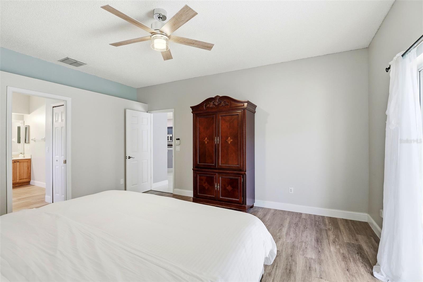 Image 23 of 49 For 2424 Stone Cross Circle