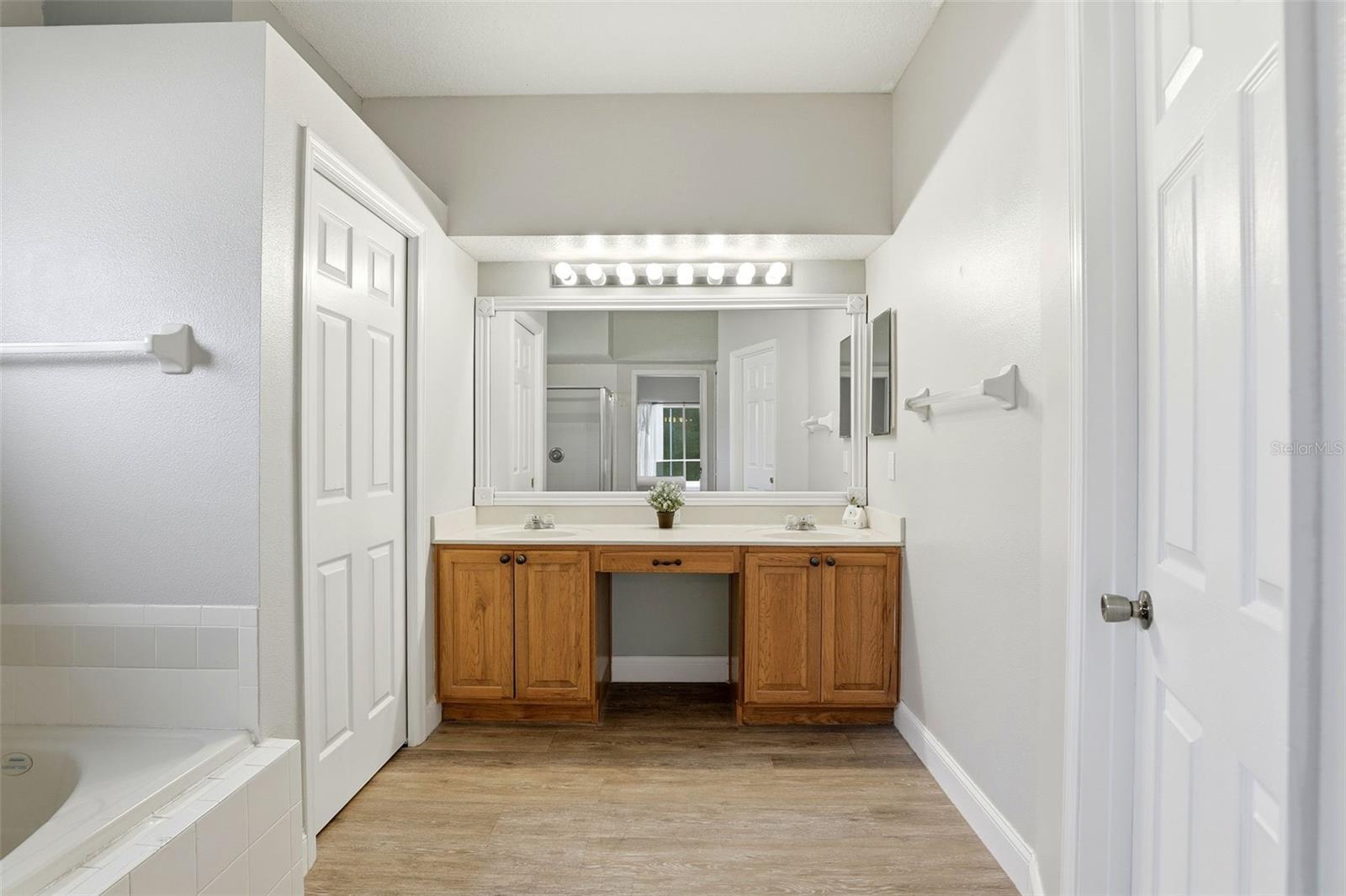 Image 24 of 49 For 2424 Stone Cross Circle