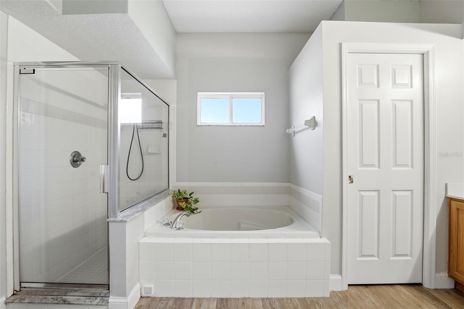 Image 25 of 49 For 2424 Stone Cross Circle