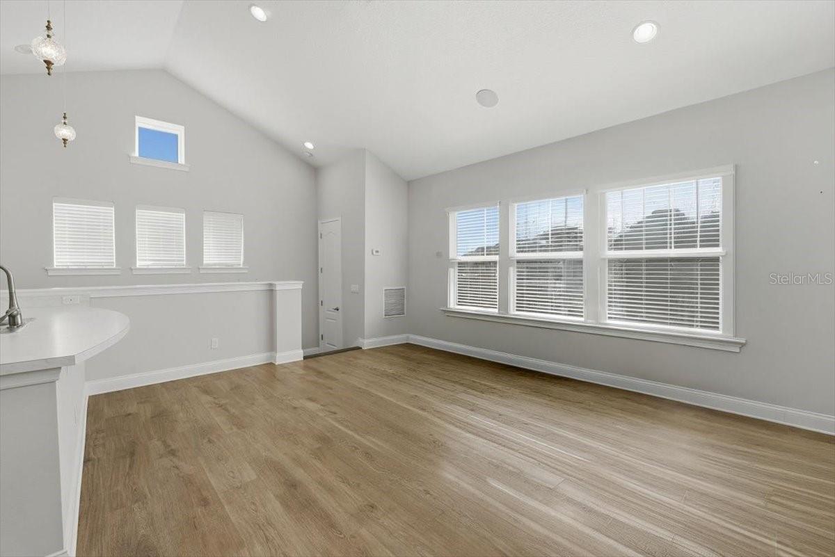 Image 46 of 62 For 13790 Heaney Avenue