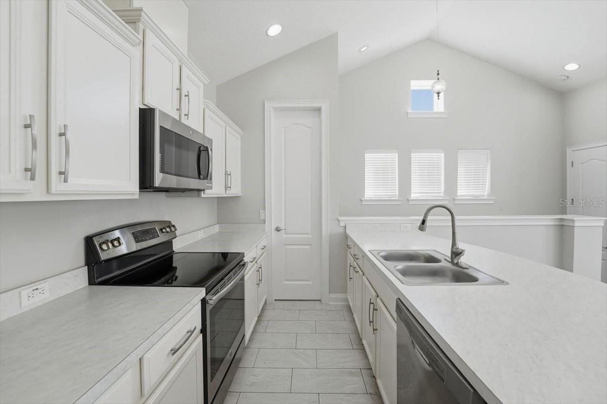 Image 48 of 62 For 13790 Heaney Avenue