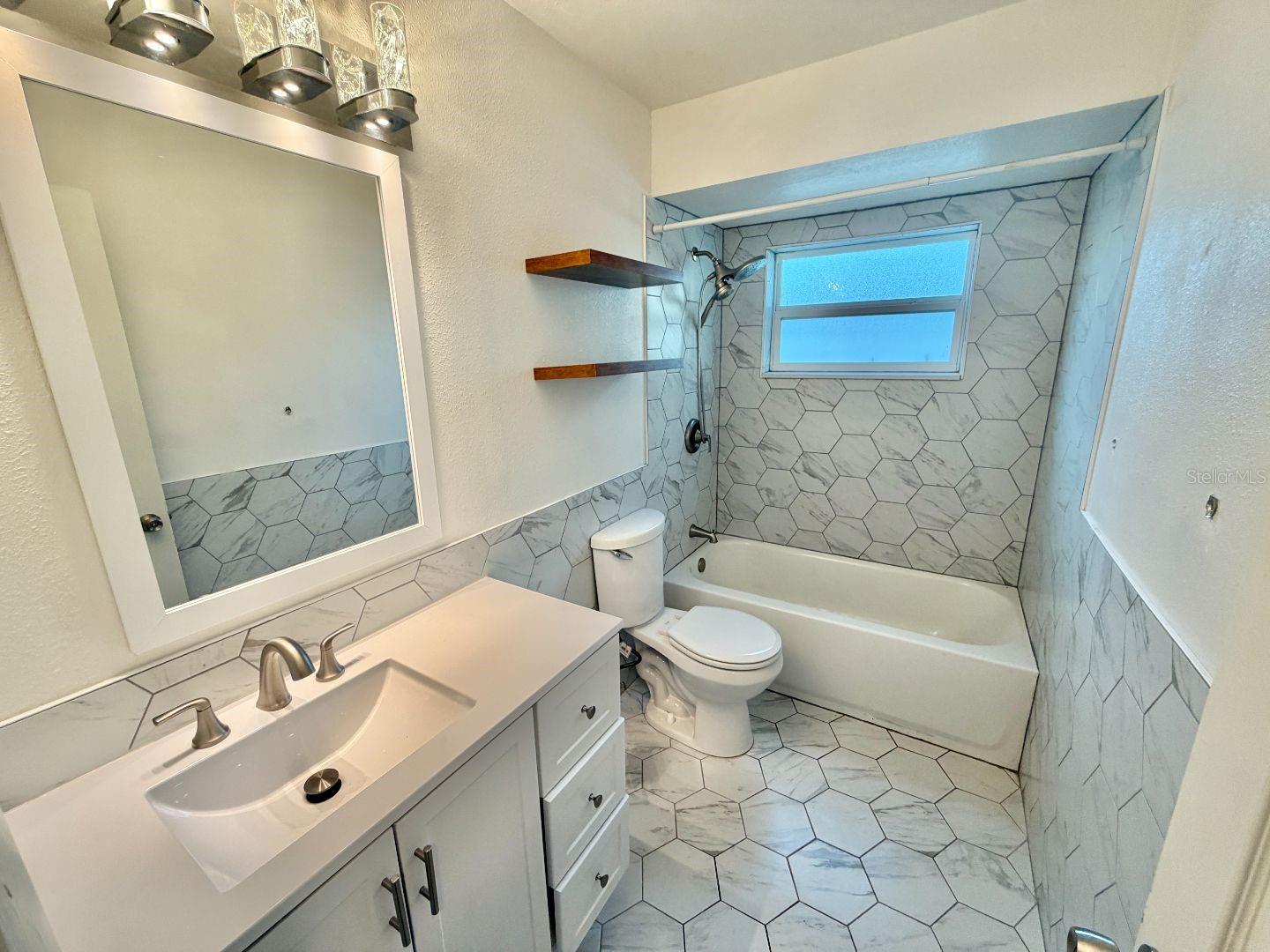 Image 20 of 29 For 653 Sherwood Drive