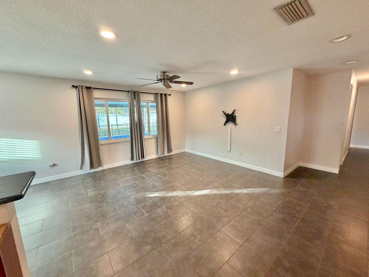 Image 5 of 29 For 653 Sherwood Drive