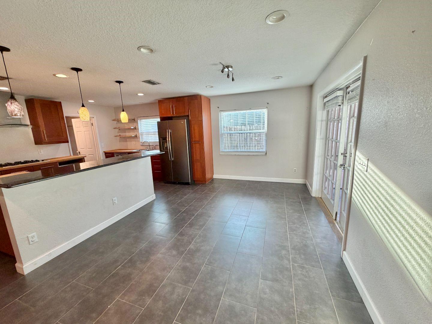 Image 7 of 29 For 653 Sherwood Drive