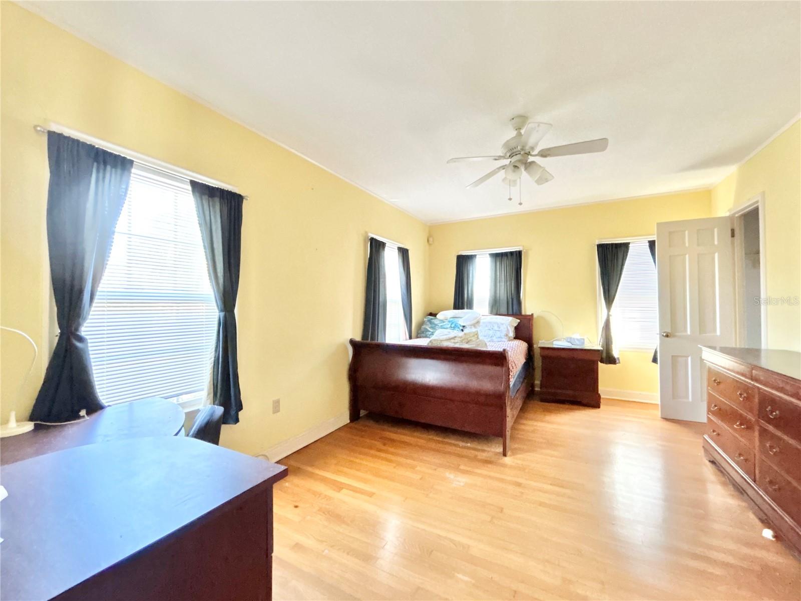 Image 23 of 52 For 1105 Herndon Street