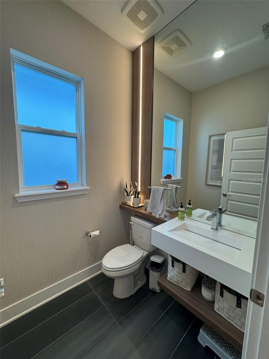 Image 17 of 57 For 14931 Lebeau Loop