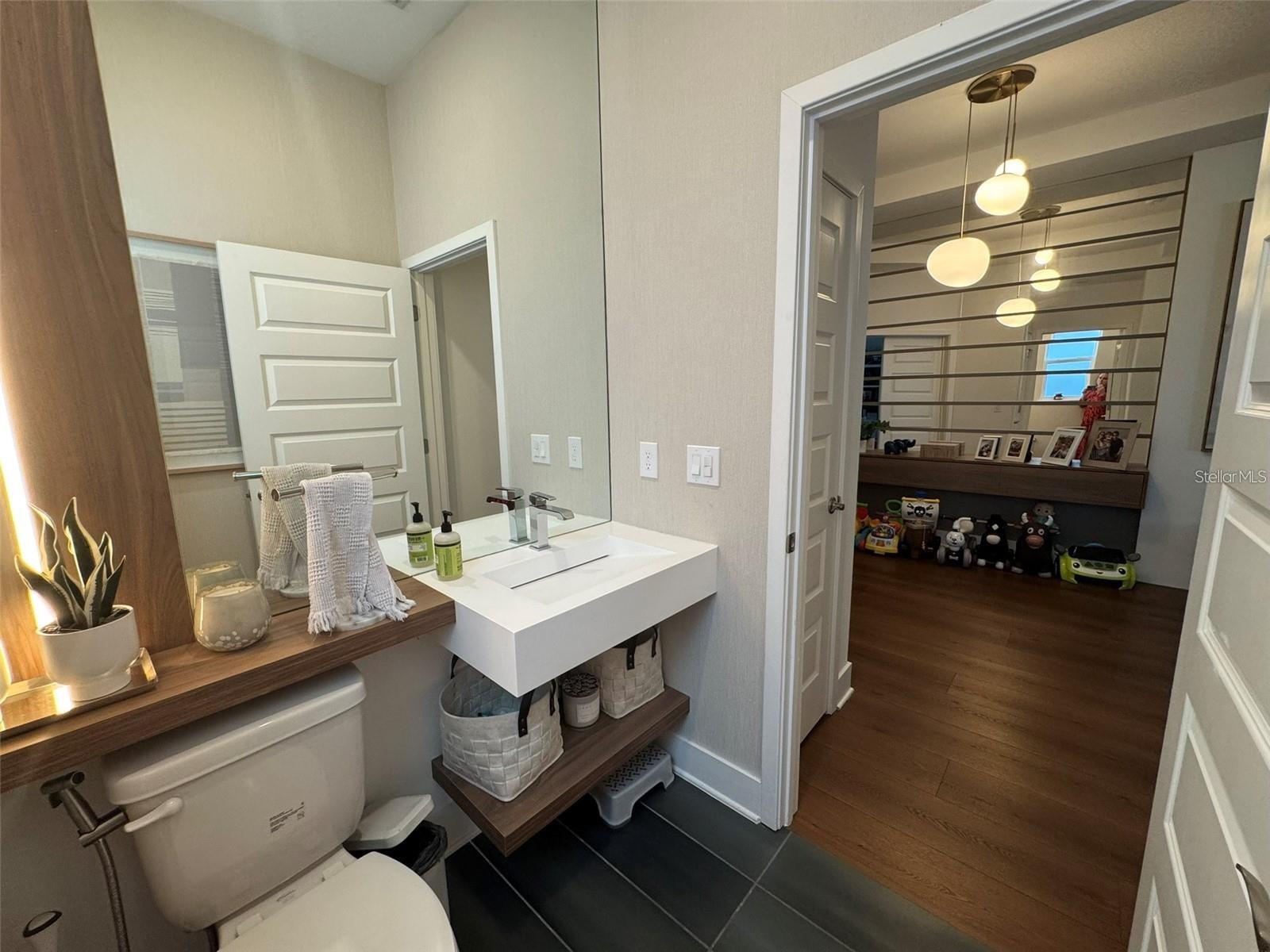 Image 18 of 57 For 14931 Lebeau Loop