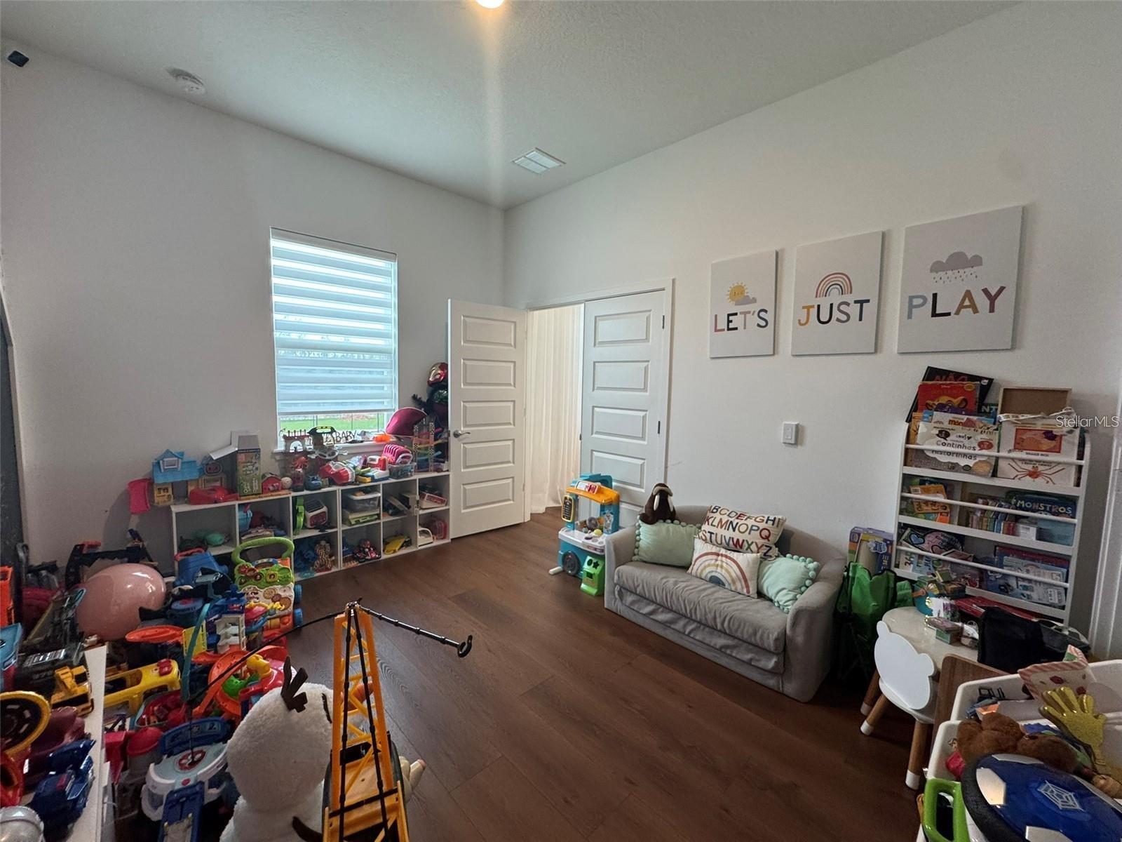 Image 19 of 57 For 14931 Lebeau Loop