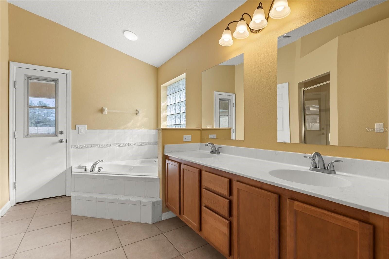 Image 14 of 35 For 619 Rhodes Drive