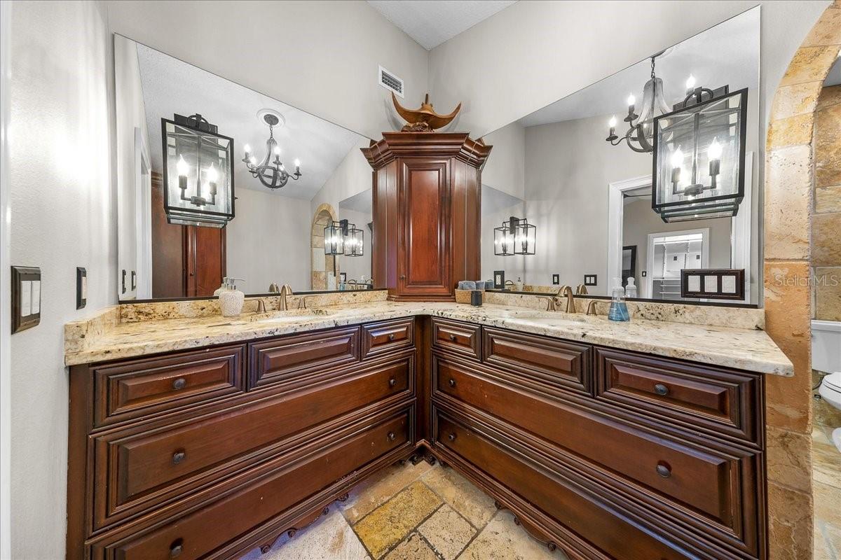 Image 15 of 83 For 452 Paradise Point Road