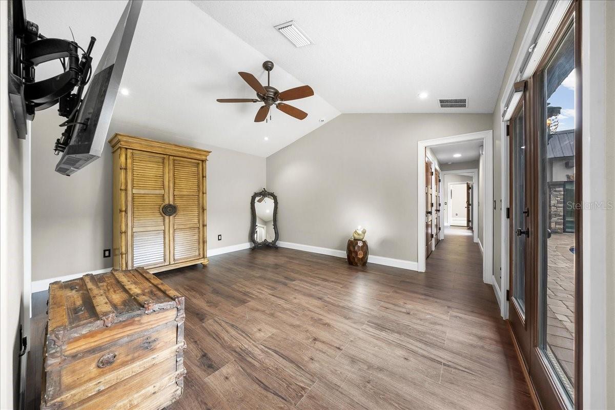 Image 19 of 83 For 452 Paradise Point Road