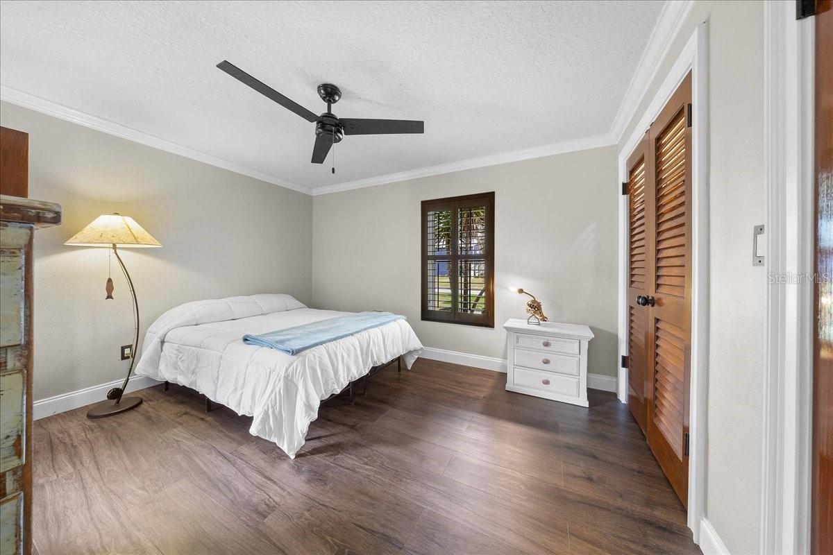 Image 23 of 83 For 452 Paradise Point Road