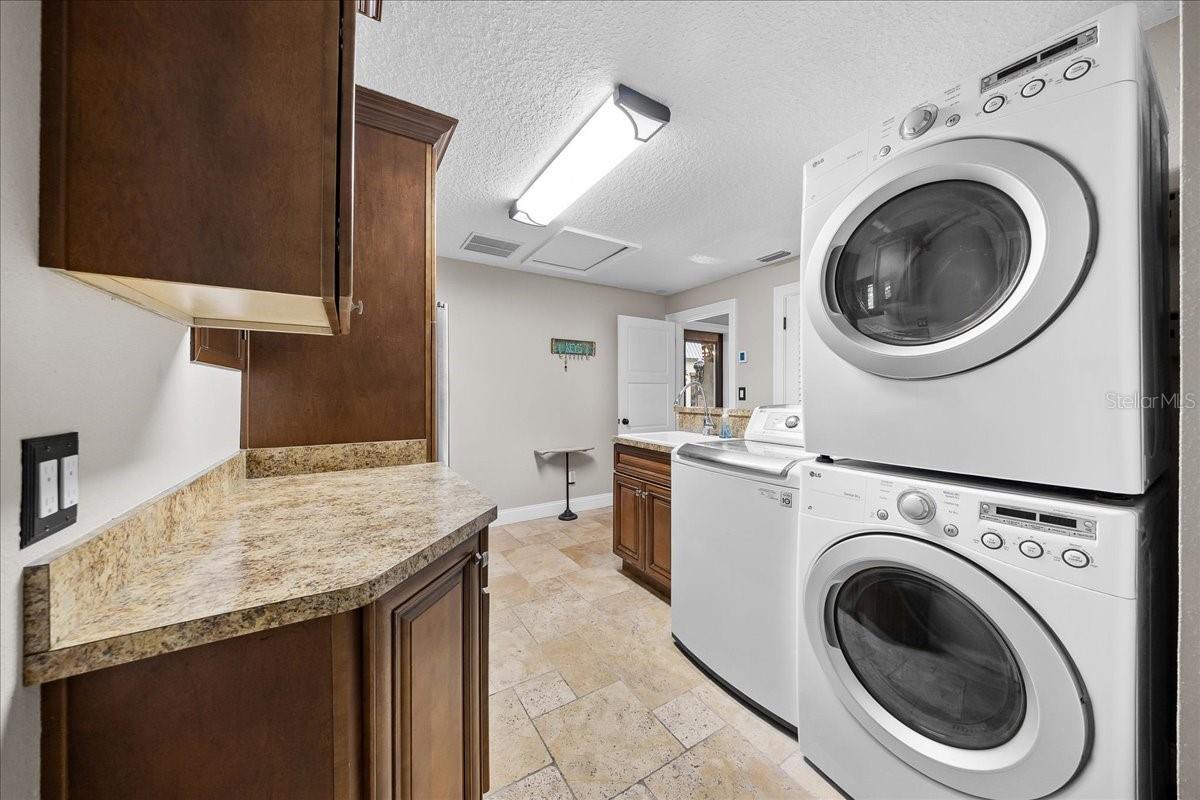 Image 38 of 83 For 452 Paradise Point Road