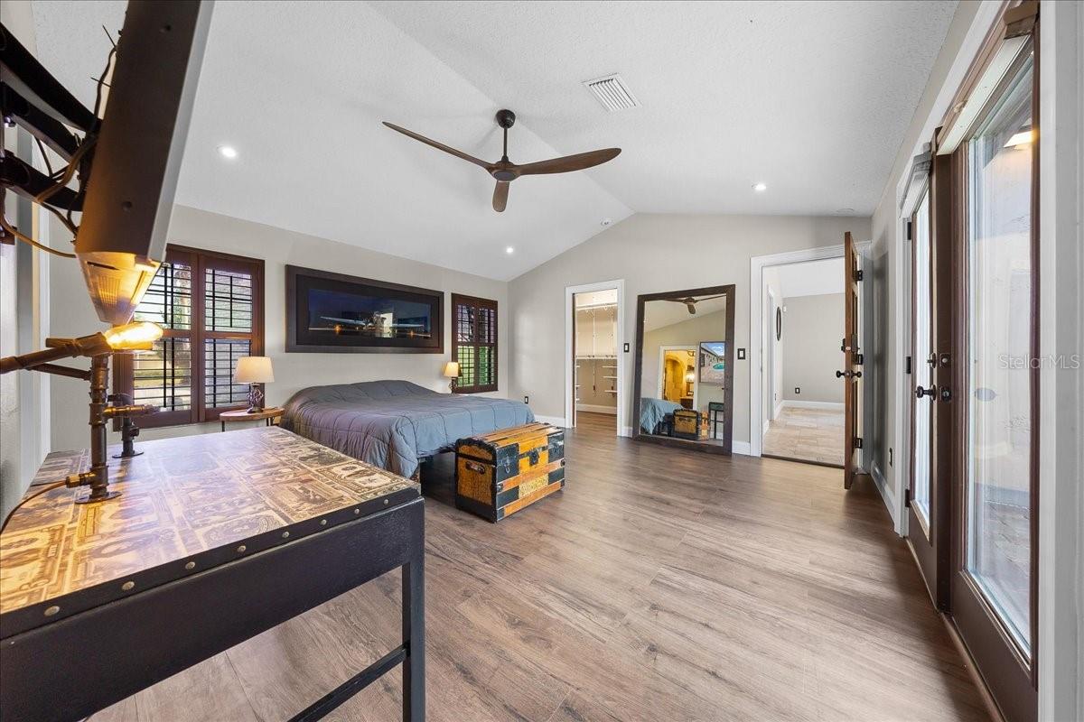 Image 8 of 83 For 452 Paradise Point Road