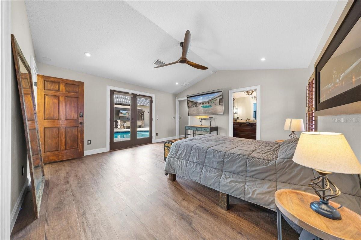 Image 9 of 83 For 452 Paradise Point Road