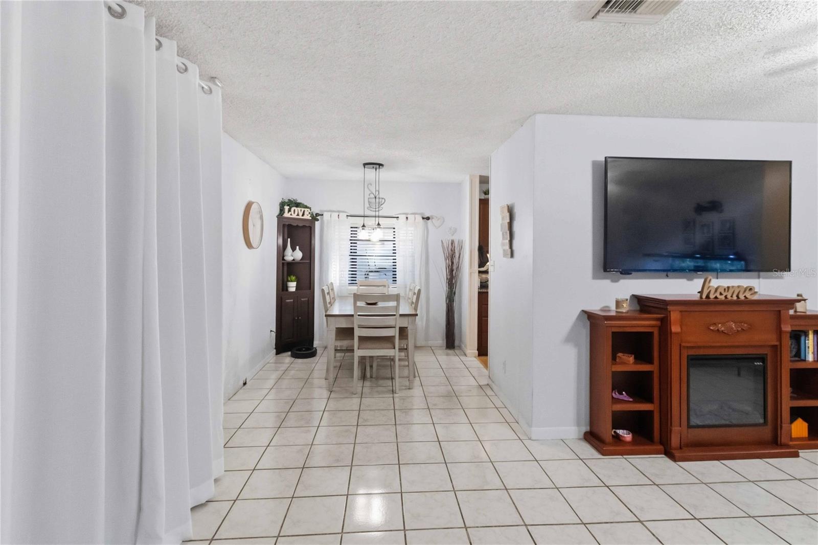 Image 6 of 25 For 1525 Comanche Avenue