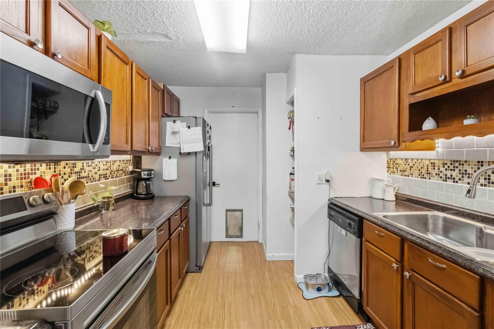 Image 7 of 25 For 1525 Comanche Avenue