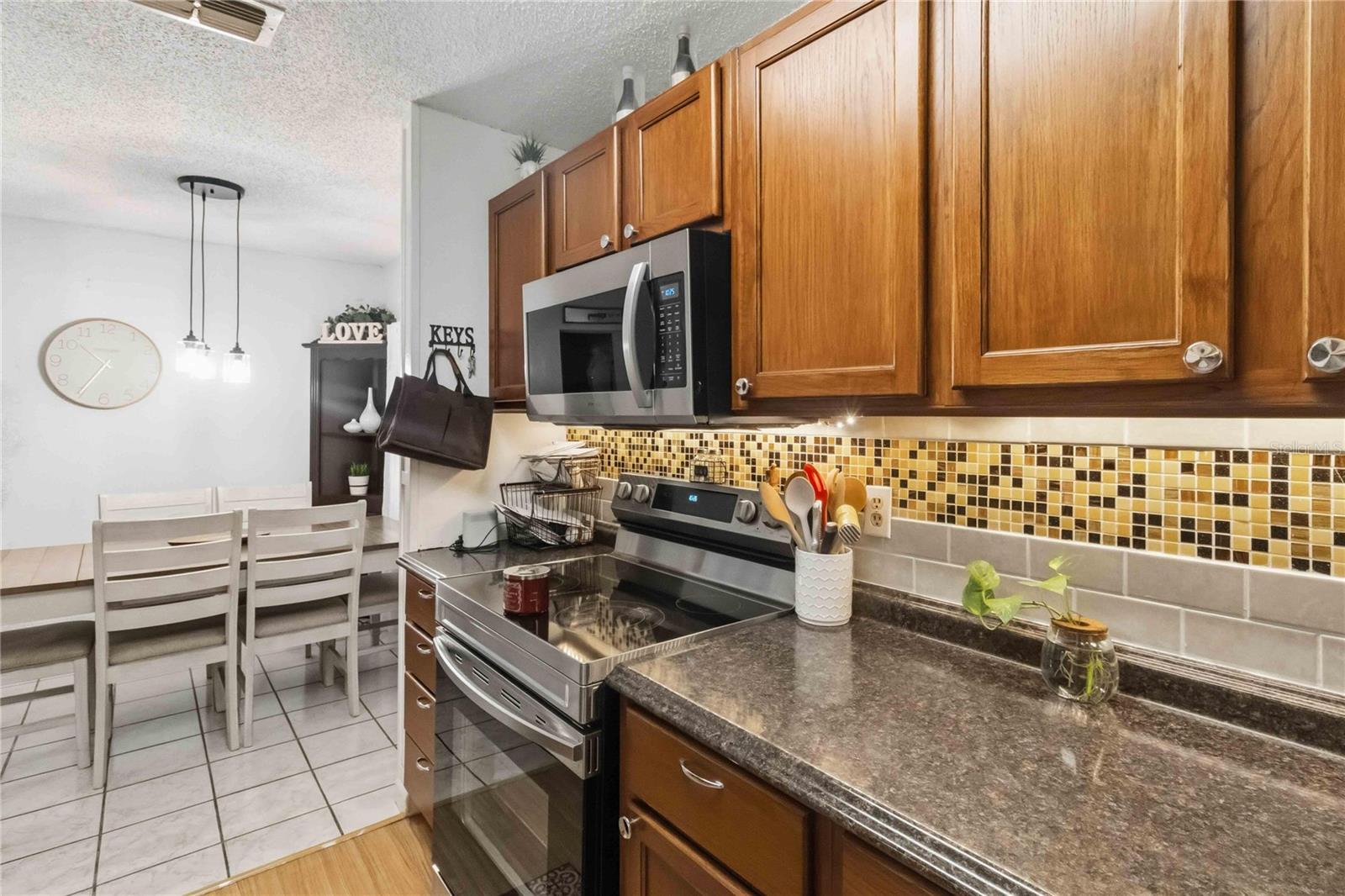 Image 8 of 25 For 1525 Comanche Avenue