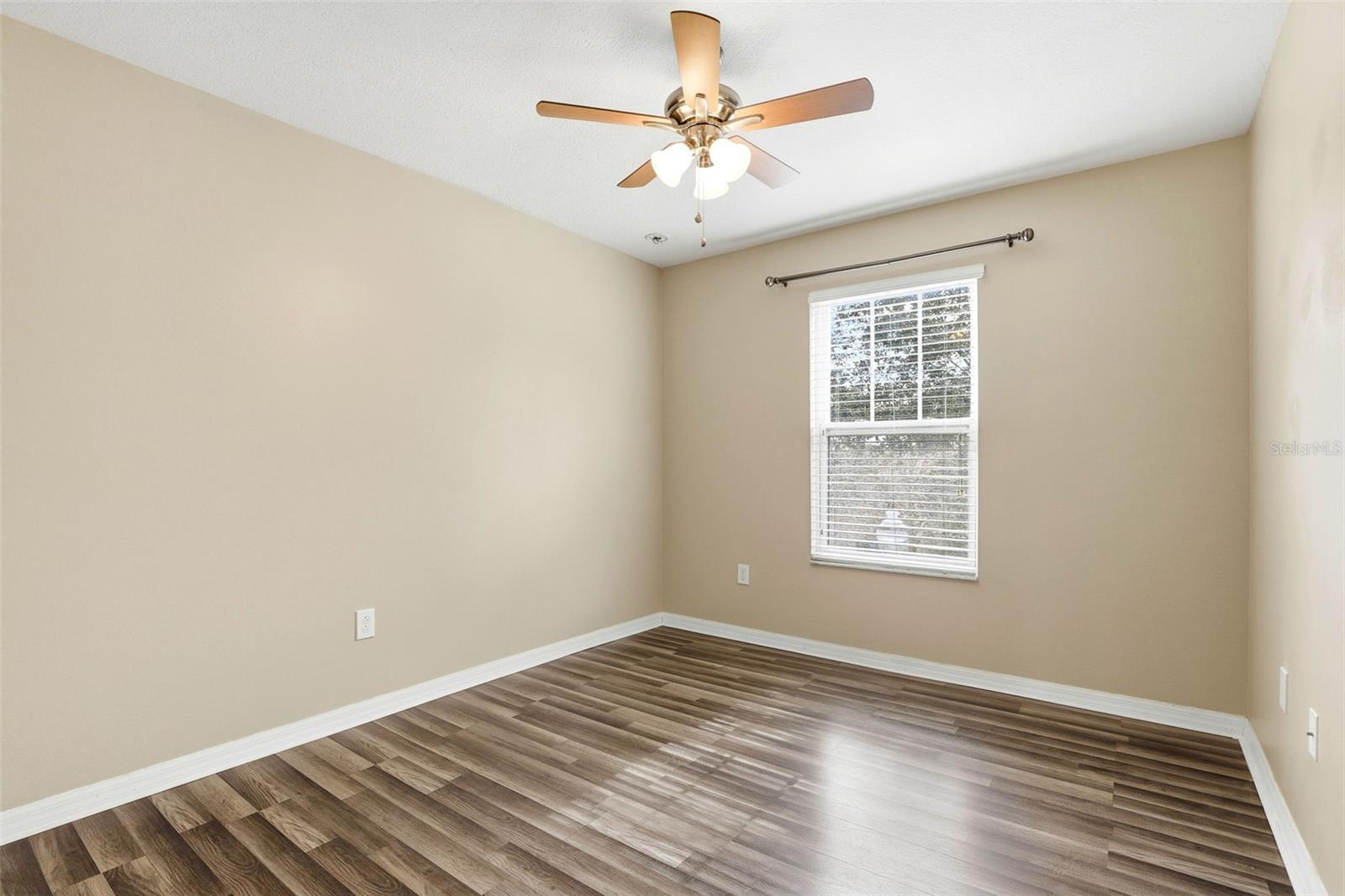 Image 22 of 42 For 10060 Hartford Maroon Road