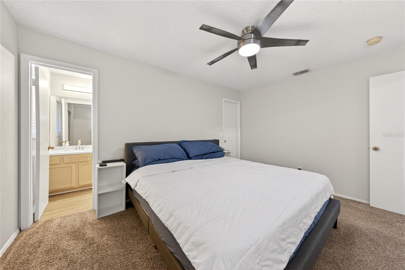 Image 21 of 43 For 14432 Bay Isle Dr