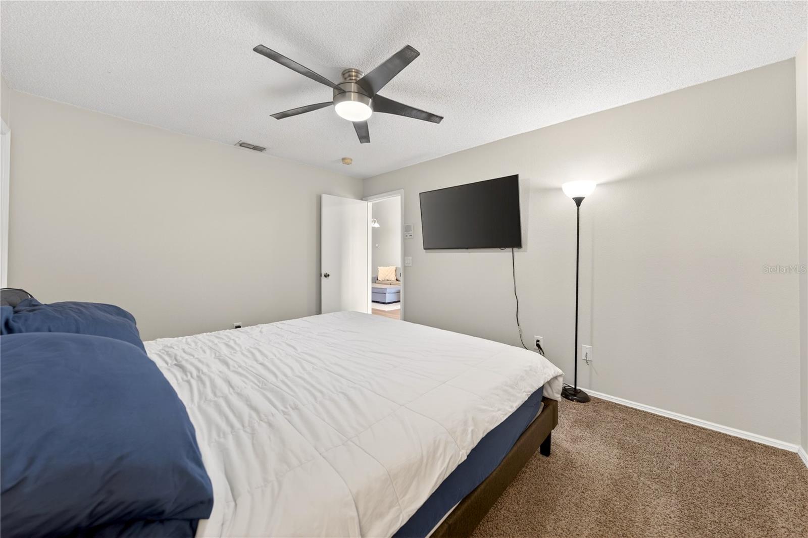 Image 22 of 43 For 14432 Bay Isle Dr