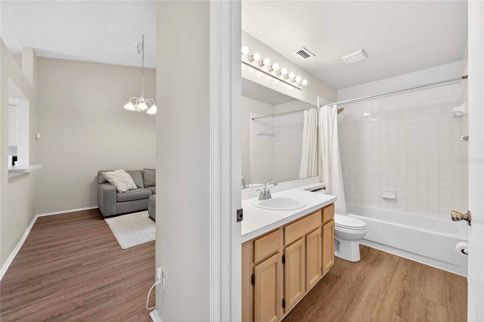 Image 28 of 43 For 14432 Bay Isle Dr