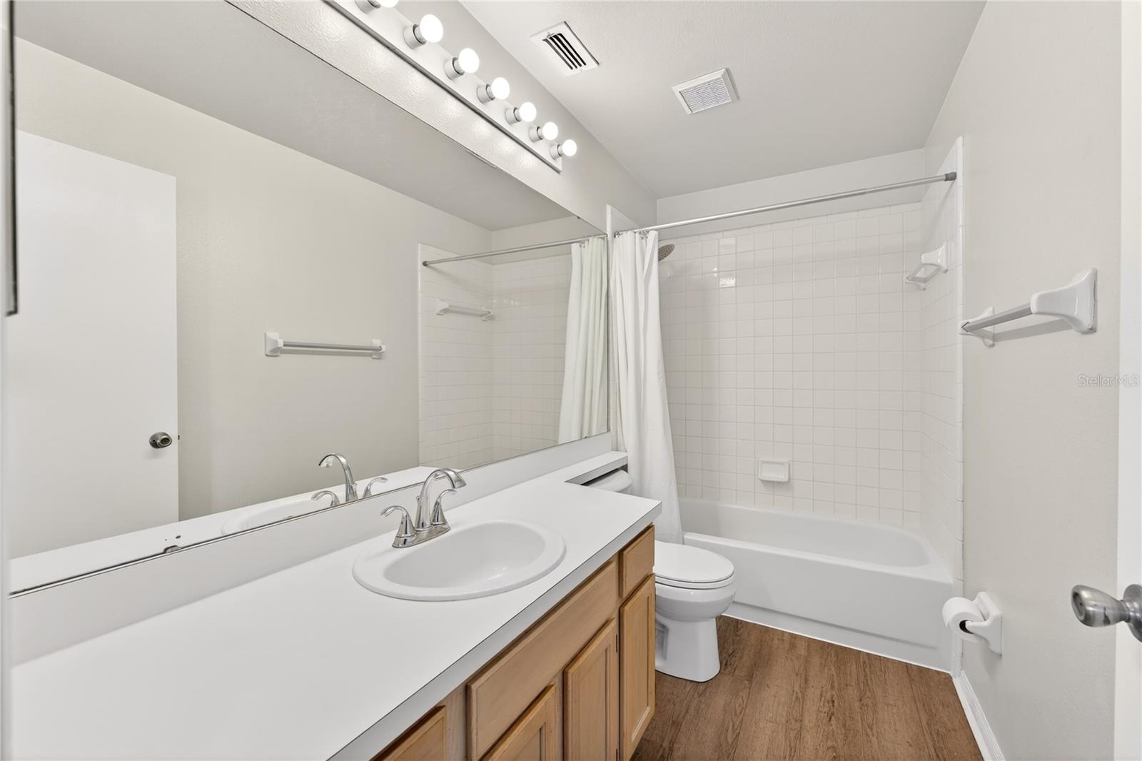 Image 30 of 43 For 14432 Bay Isle Dr