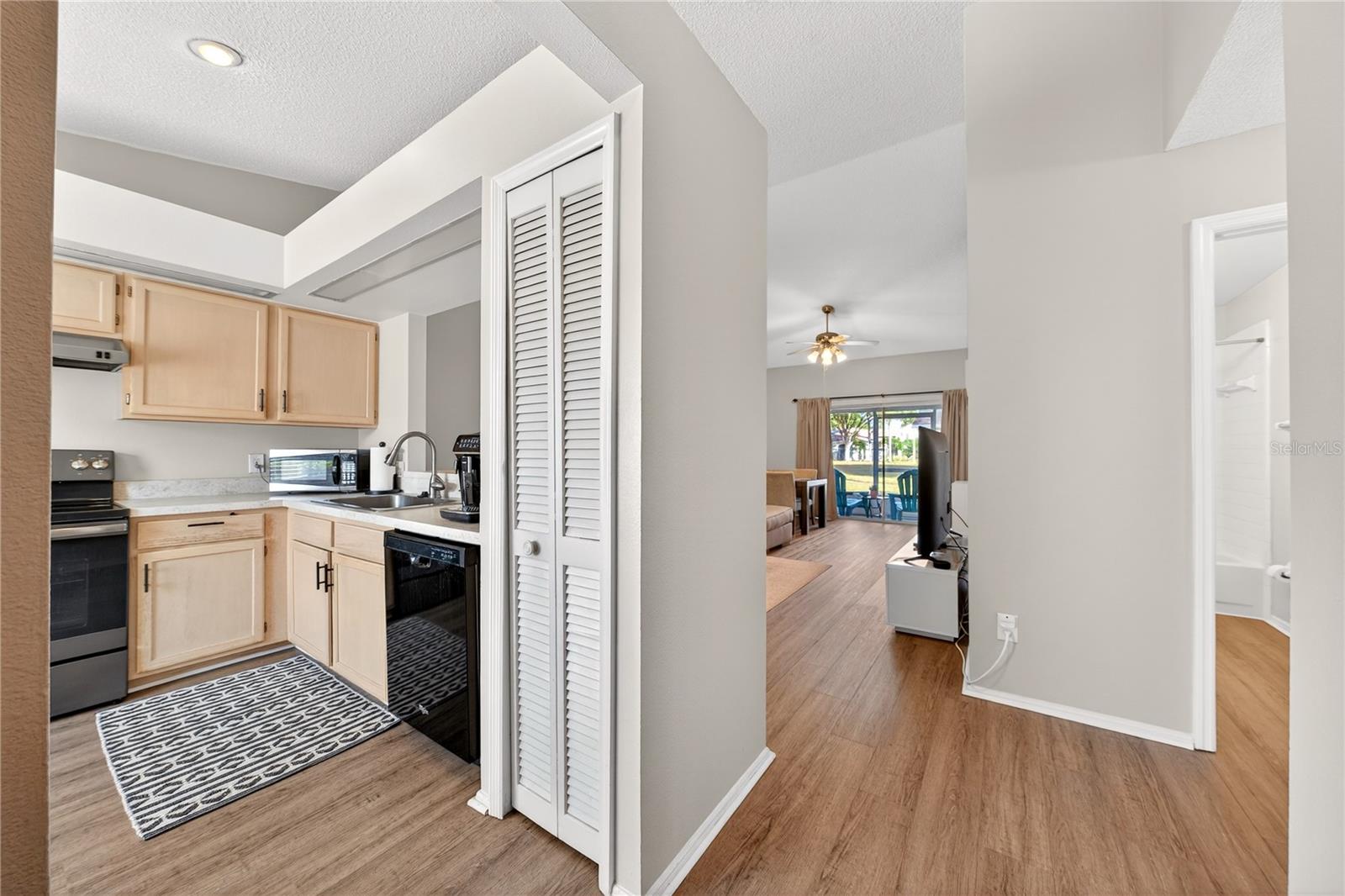 Image 4 of 43 For 14432 Bay Isle Dr