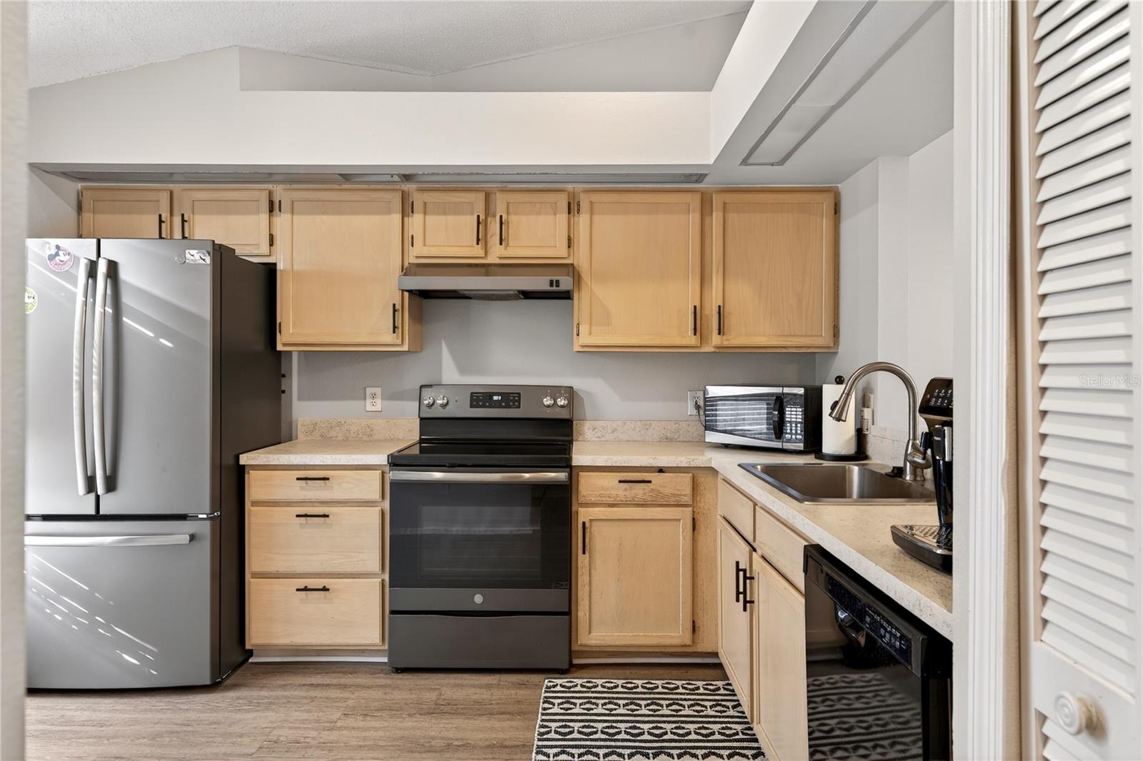 Image 6 of 43 For 14432 Bay Isle Dr