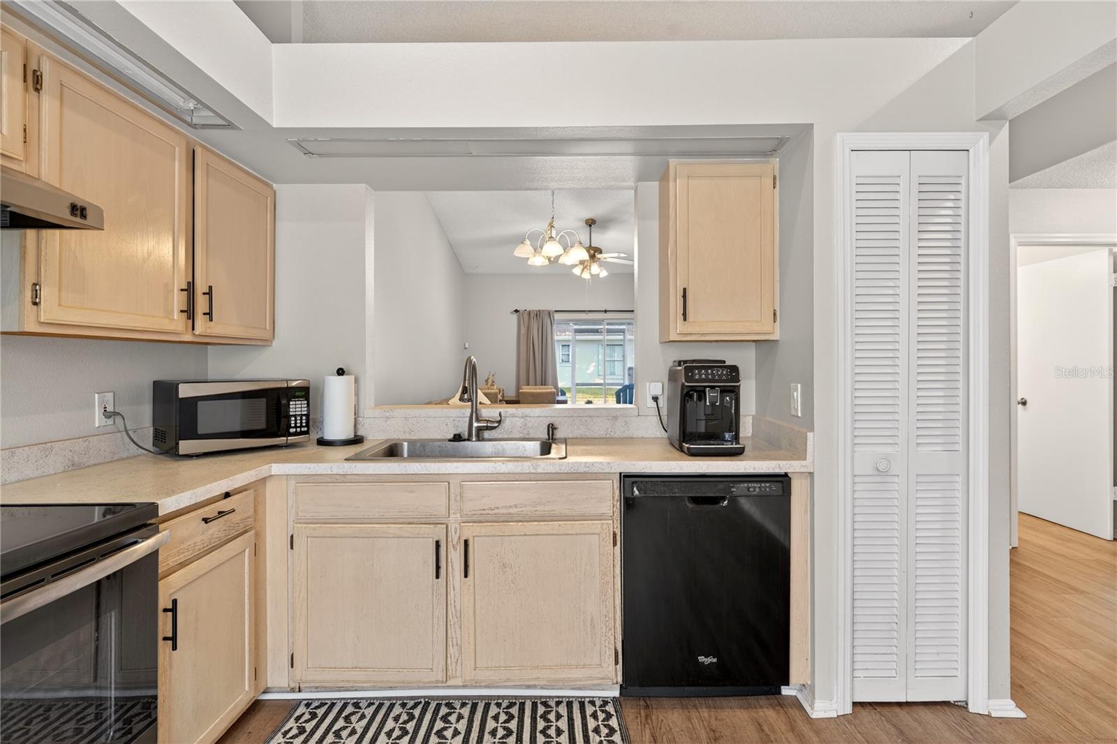 Image 7 of 43 For 14432 Bay Isle Dr