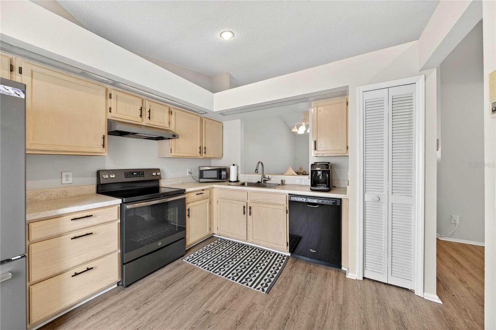 Image 8 of 43 For 14432 Bay Isle Dr