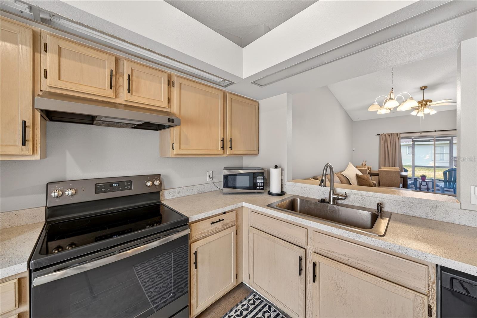 Image 9 of 43 For 14432 Bay Isle Dr