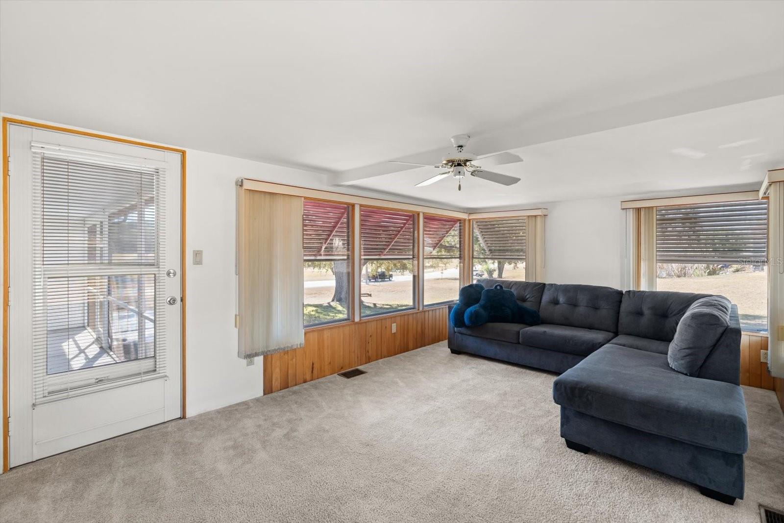 Image 11 of 39 For 4122 Myrtle Oak Court 851