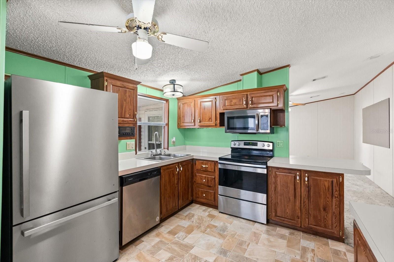 Image 13 of 39 For 4122 Myrtle Oak Court 851