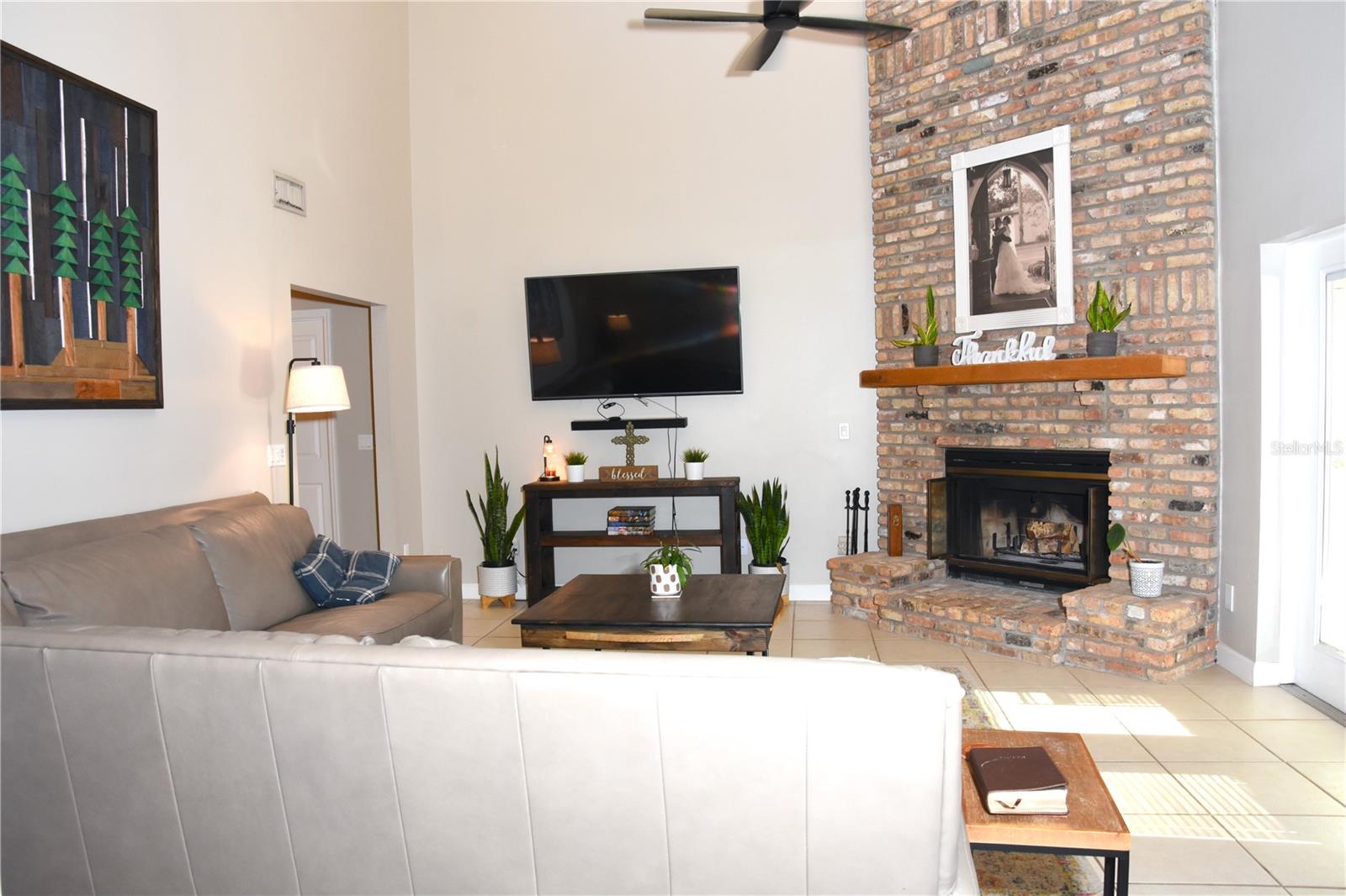 Image 8 of 33 For 756 Waywood Avenue