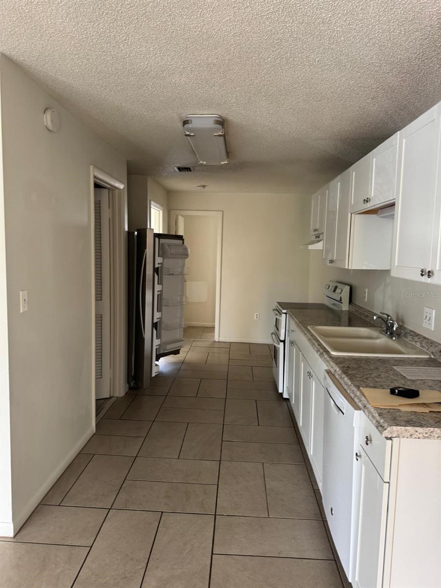 Image 3 of 11 For 2050 Oleander Boulevard 10-203