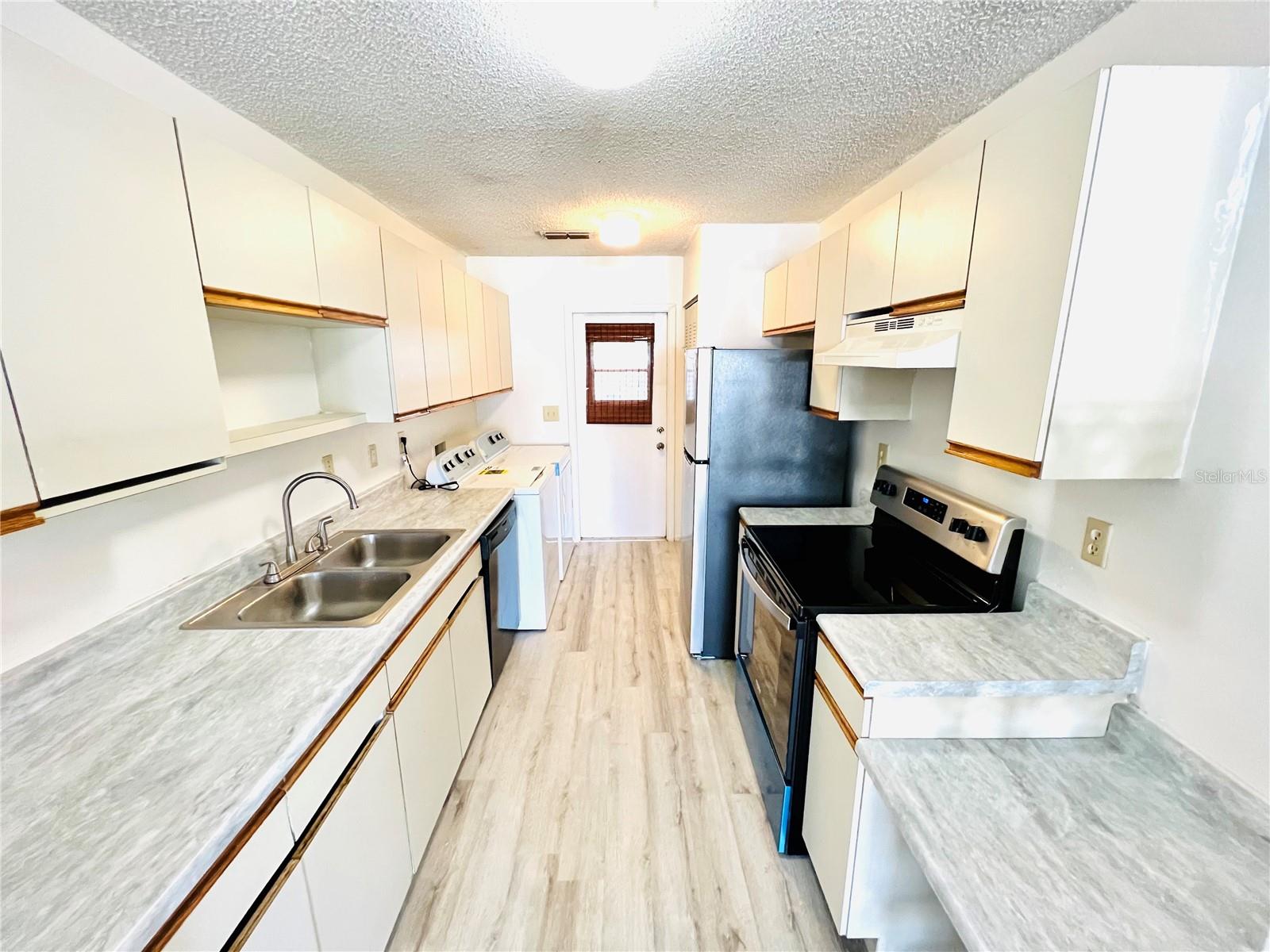 Image 5 of 28 For 532 Winter Terrace