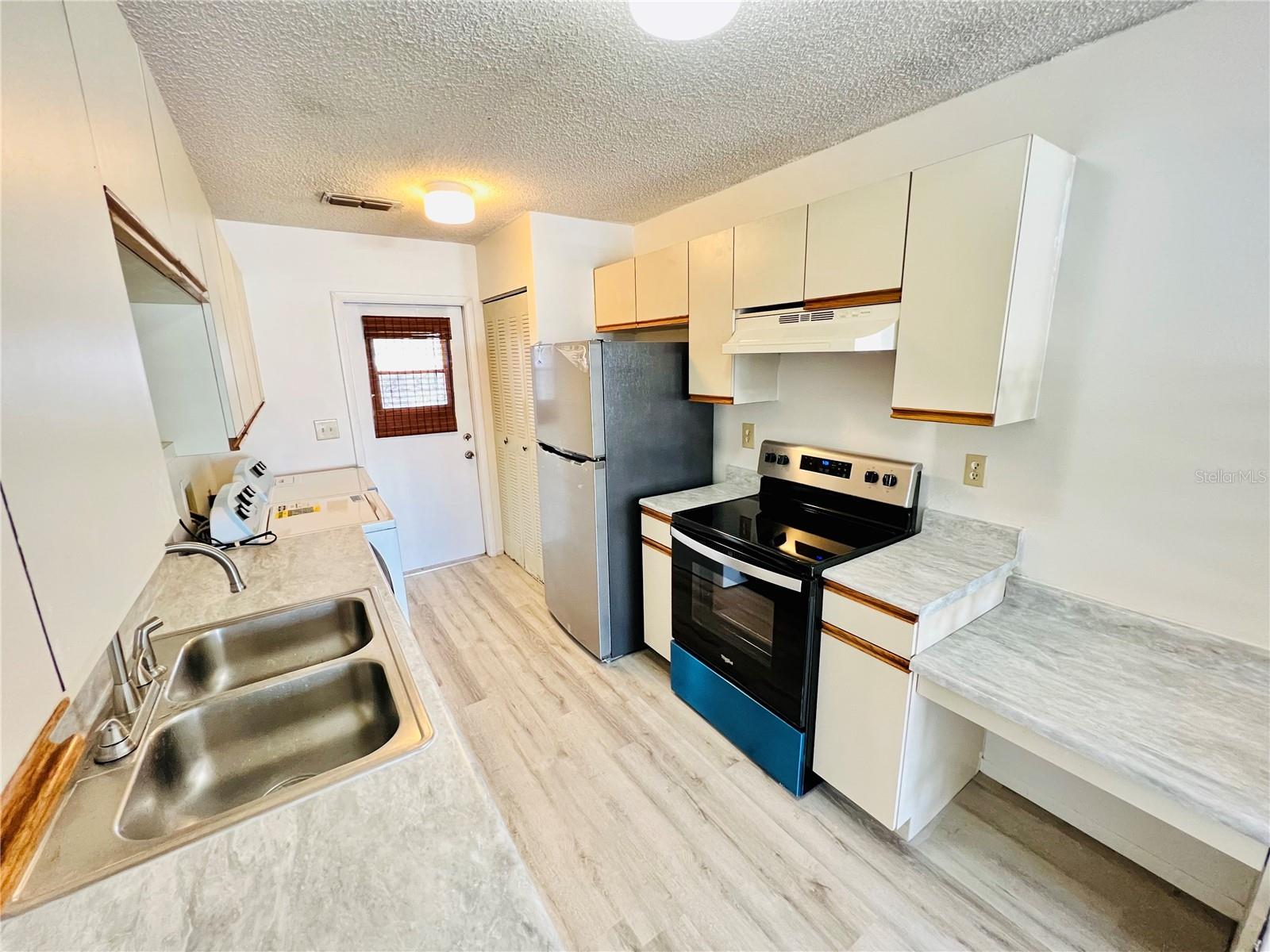 Image 6 of 28 For 532 Winter Terrace