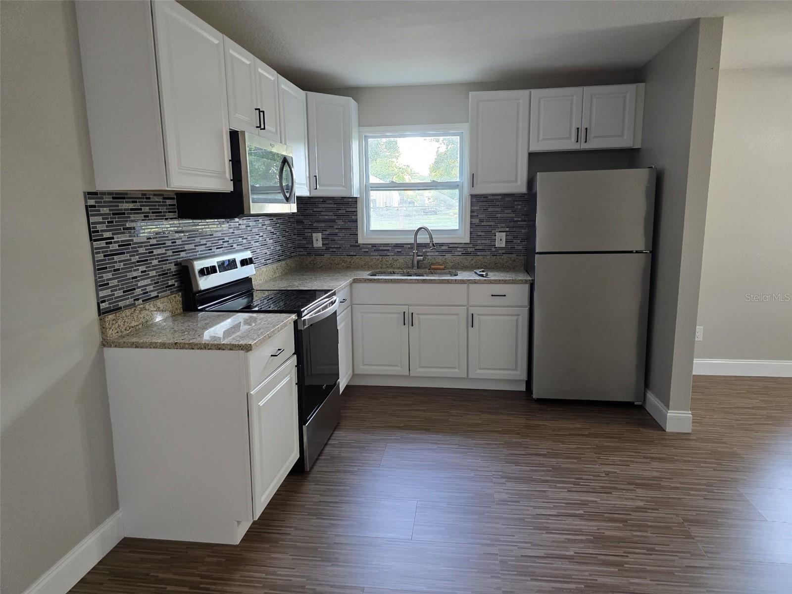 Image 17 of 25 For 11548 Missouri Street