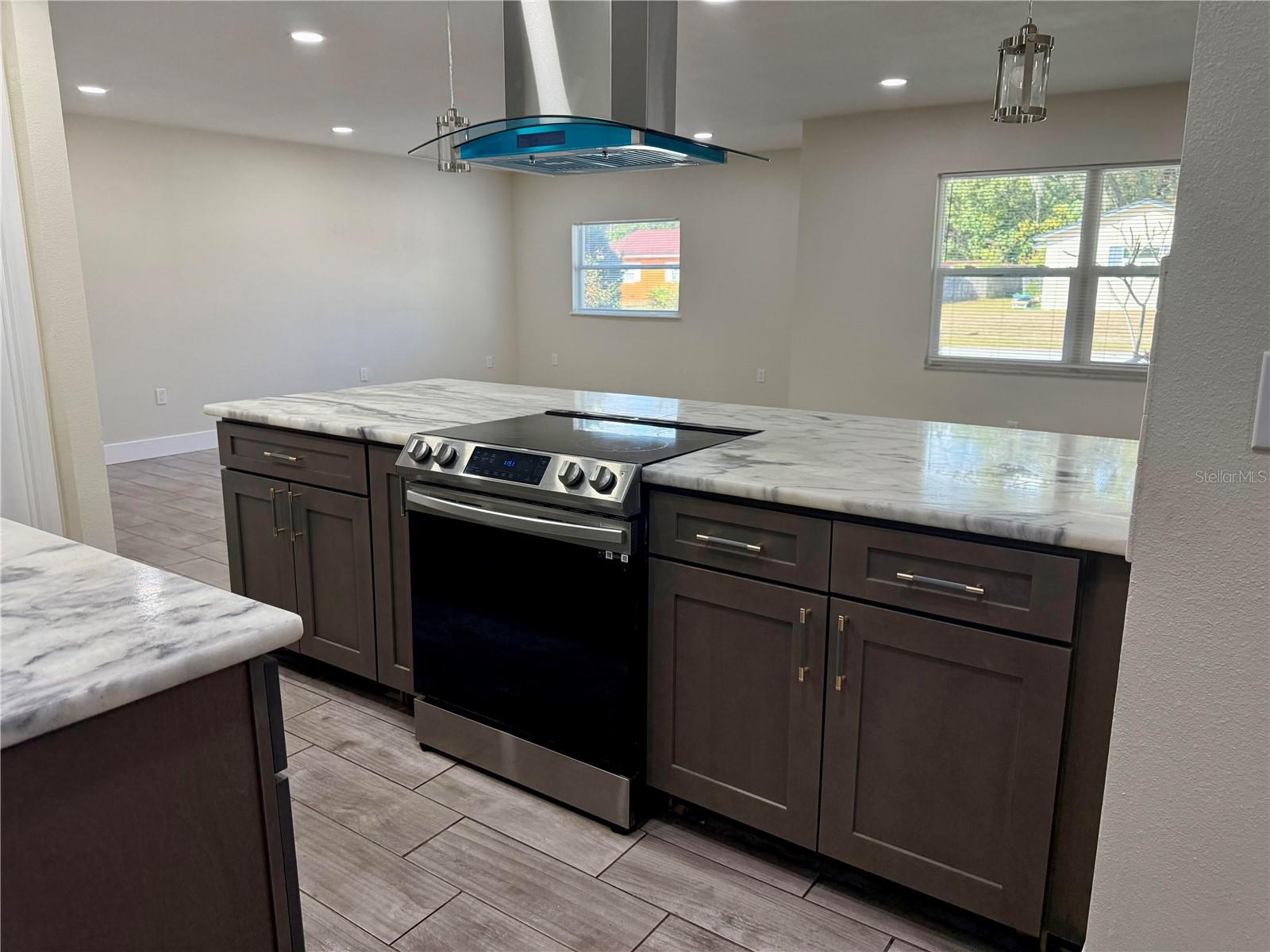 Image 10 of 31 For 459 Longwood Circle