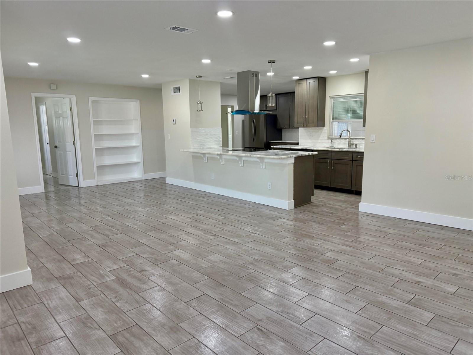 Image 5 of 31 For 459 Longwood Circle