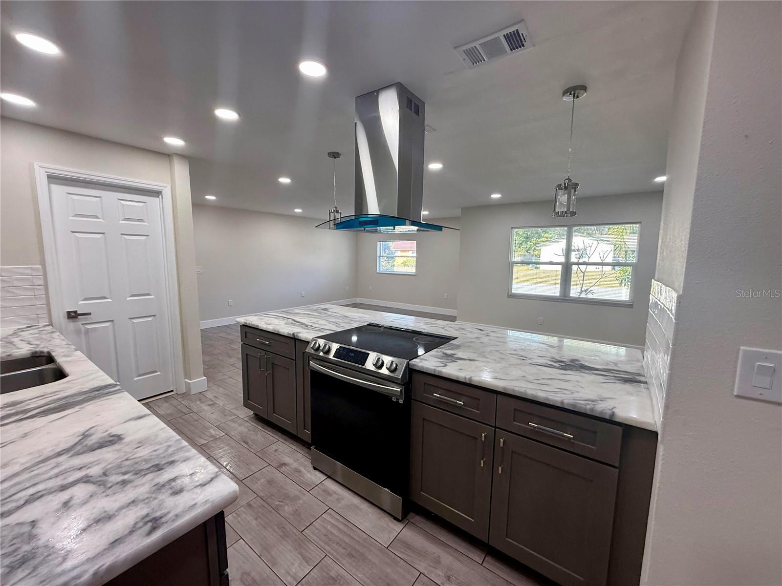 Image 8 of 31 For 459 Longwood Circle